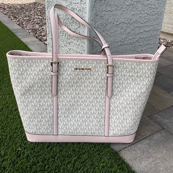 Michael Kors Handbags - Michael Kors Shoulder Bag